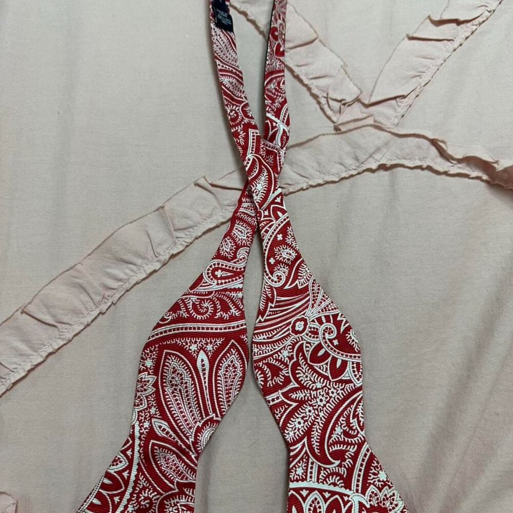 Cremieux 100% SILK red and white paisley Bow Tie.